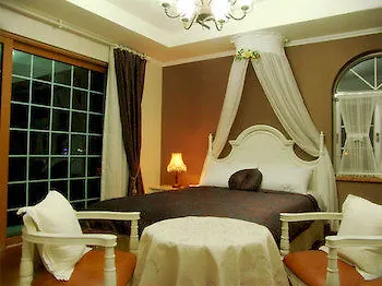 Flora Pension Jeju 3*,